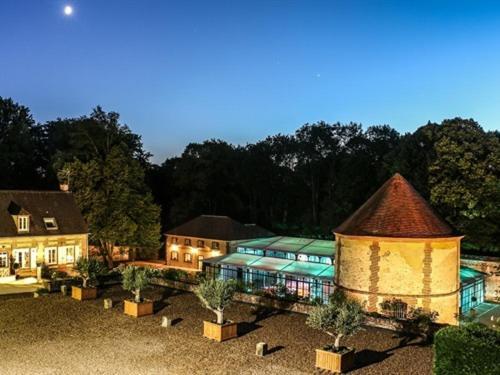 ホテル ドメーヌ ド モンシュヴルイユ Fresneaux-Montchevreuil エクステリア 写真